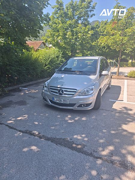 Mercedes-Benz&nbsp;B-Razred&nbsp;<small><strong>B 180 CDI TEHI�NI CELO LETO</strong></small>