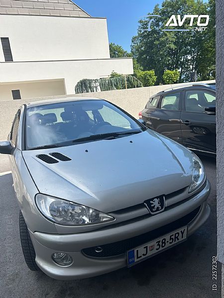 Peugeot&nbsp;206&nbsp;<small><strong></strong></small>