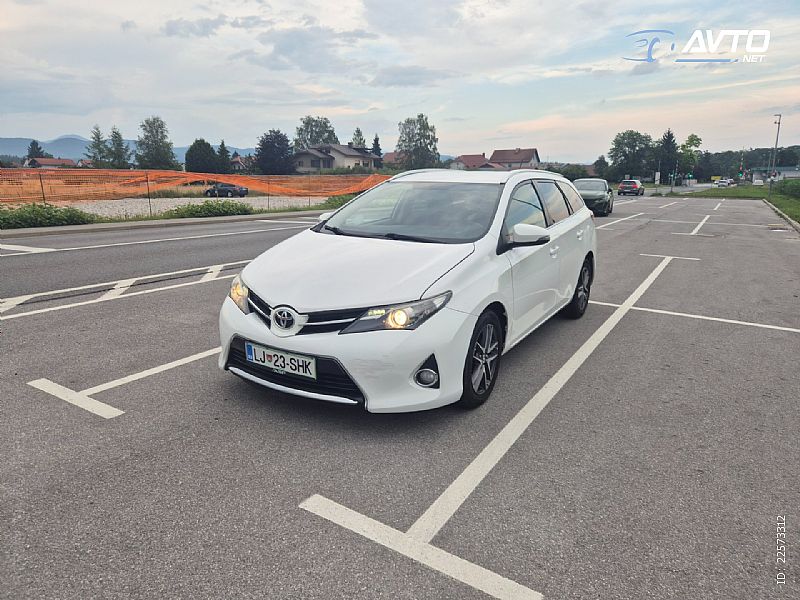 Toyota&nbsp;Auris&nbsp;<small><strong>TS 1.4 D-4D Luna</strong></small>