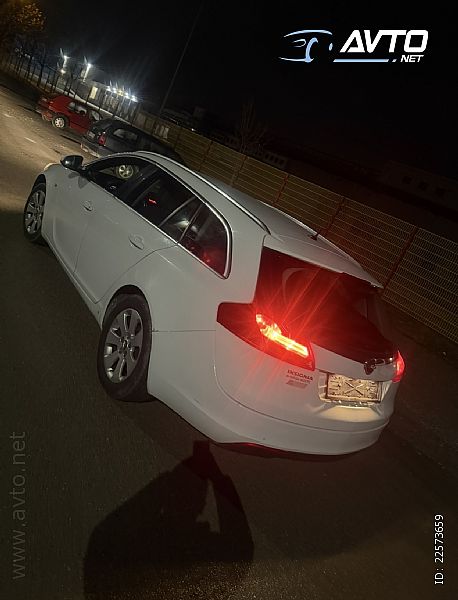 Opel&nbsp;Insignia&nbsp;<small><strong>SportsTourer 1.8 16V</strong></small>