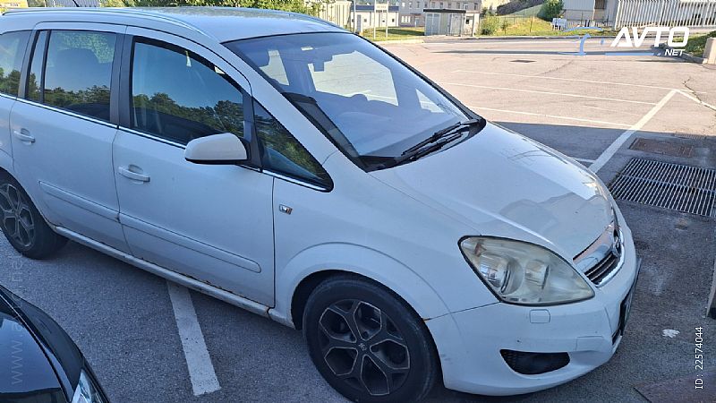 Opel&nbsp;Zafira&nbsp;<small><strong>Cosmo 1.9 CDTI</strong></small>