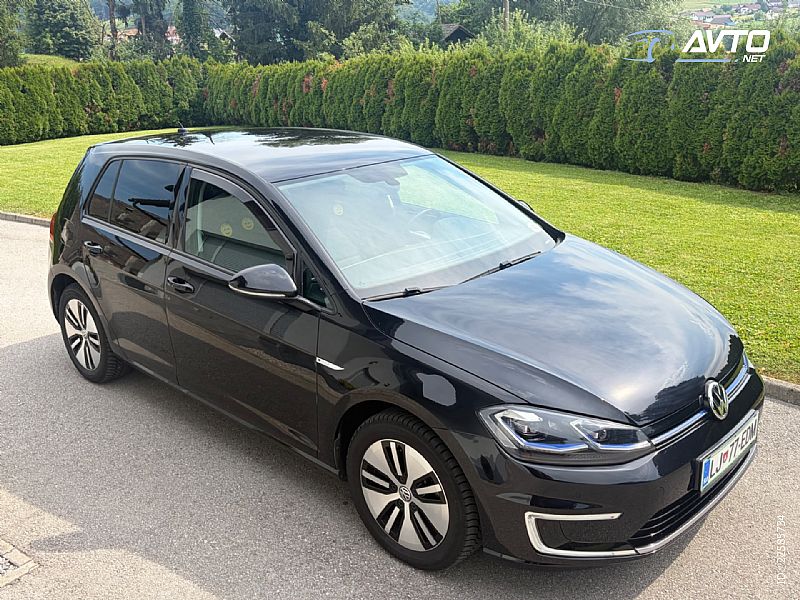 Volkswagen&nbsp;Golf&nbsp;<small><strong>e- domet do 240 km  </strong></small>