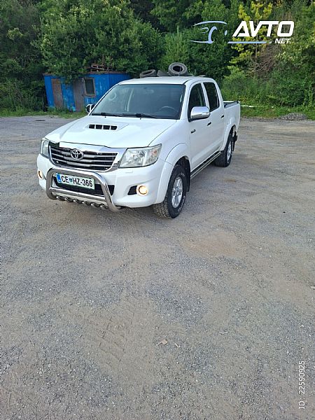 Toyota&nbsp;Hilux&nbsp;<small><strong></strong></small>