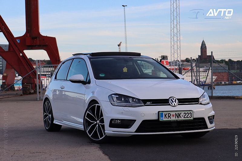 Volkswagen&nbsp;Golf&nbsp;<small><strong>1.4 TSI BMT ACT 40 let</strong></small>