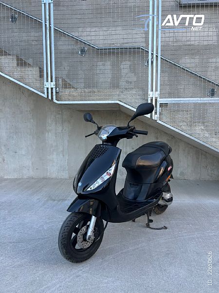 Piaggio&nbsp;ZIP 2T 25KMH ZELO LEP