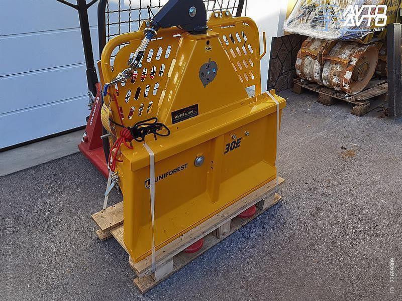 Uniforest&nbsp;30 E MO�NO UGODNO FINANCIRANJE   &nbsp;<small><strong></strong></small>