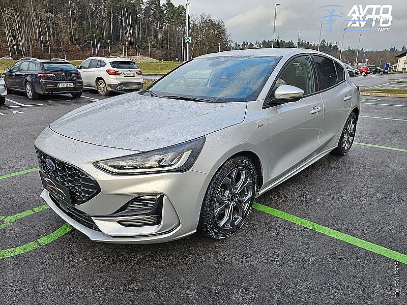 Ford&nbsp;Focus&nbsp;<small><strong>1.5 EcoB 115 ST-Line AT8|Navi|FuLED|Assist|Radar</strong></small>