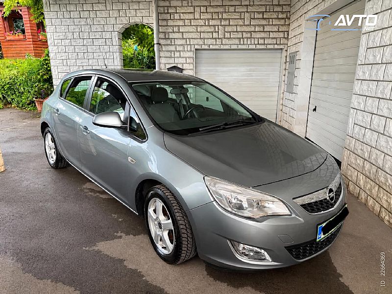 Opel&nbsp;Astra&nbsp;<small><strong>1.6</strong></small>