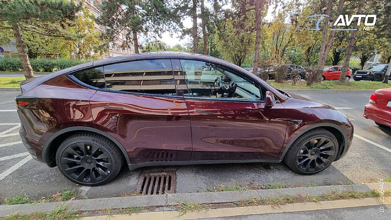 Tesla&nbsp;Model Y&nbsp;<small><strong>Long Range Dual Motor AWD</strong></small>