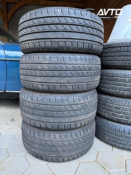 Rotalla&nbsp;ICE PLUS&nbsp;<small>235&nbsp;/&nbsp;35 &nbsp;R&nbsp;19</small>