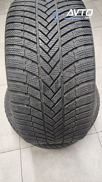 Bridgestone&nbsp;5.7mm letnik 2023&nbsp;<small>255&nbsp;/&nbsp;35 &nbsp;R&nbsp;20</small>
