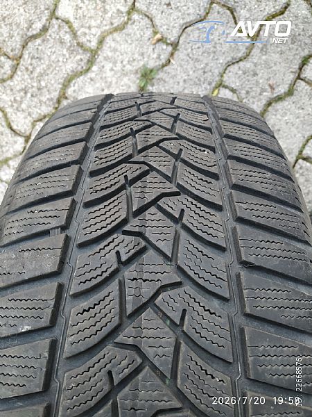 Dunlop&nbsp;WINTER SPORT 5&nbsp;<small>215&nbsp;/&nbsp;50 &nbsp;R&nbsp;17</small>