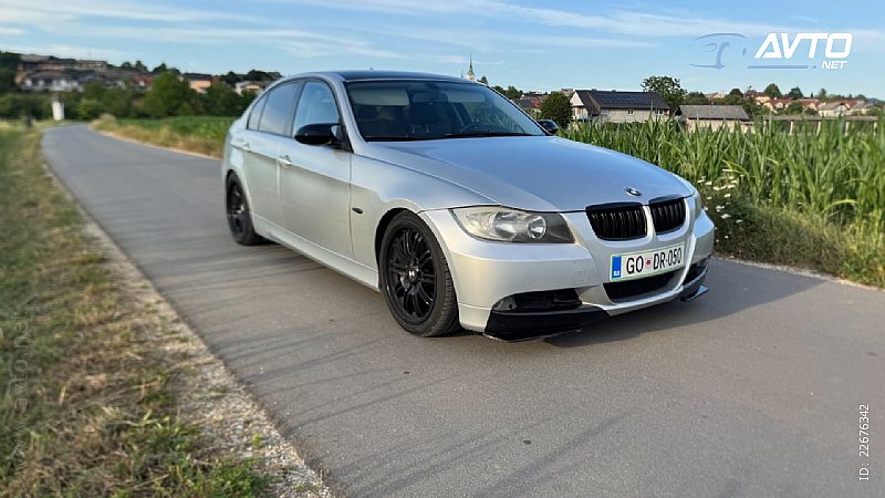 BMW&nbsp;serija 3:&nbsp;<small><strong>330i</strong></small>